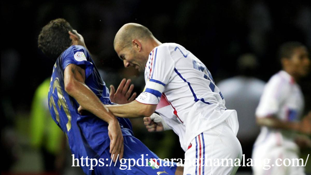 Momen Unik Piala Dunia: Tandukan Zinedine Zidane